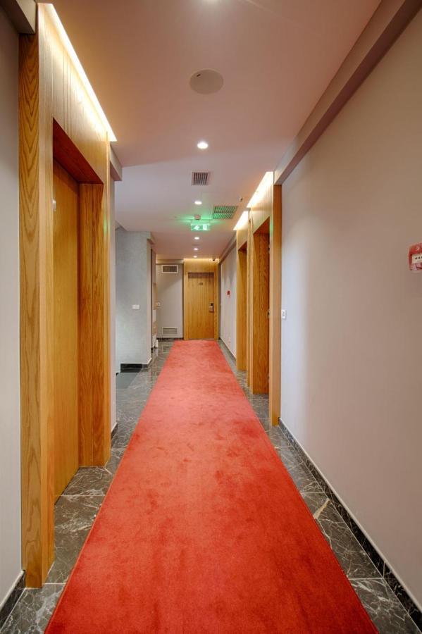 Primo Hotel Tirana Esterno foto