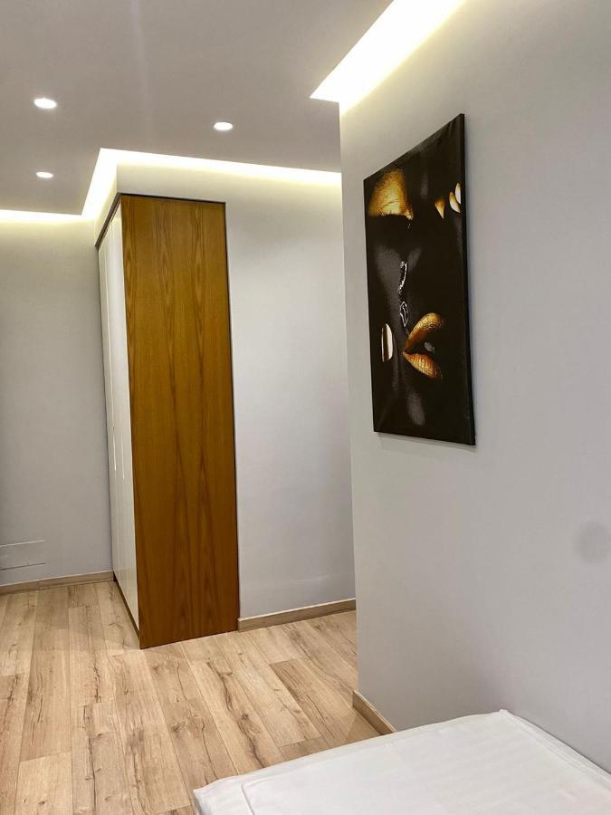 Primo Hotel Tirana Esterno foto